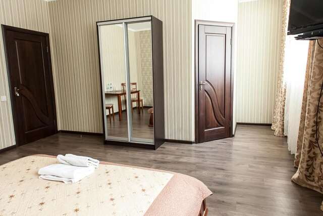 Отель Chyhorinskyi Hotel Киев-11